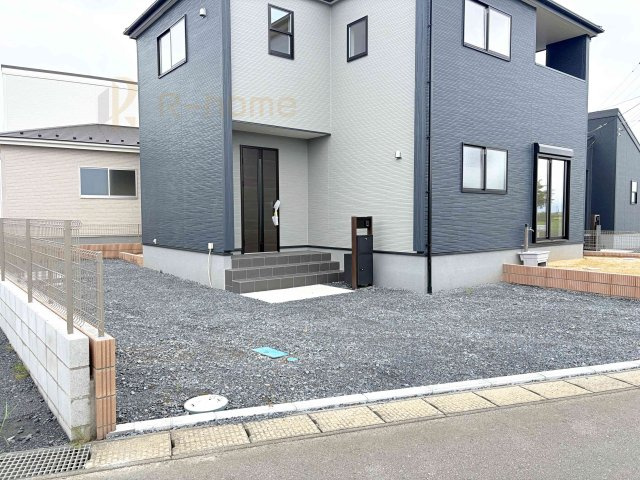 第1常総市収納谷　新築戸建て　1号棟の駐車場|カースペースは3台完備。ゲスト用のスペースも確保できますね♪