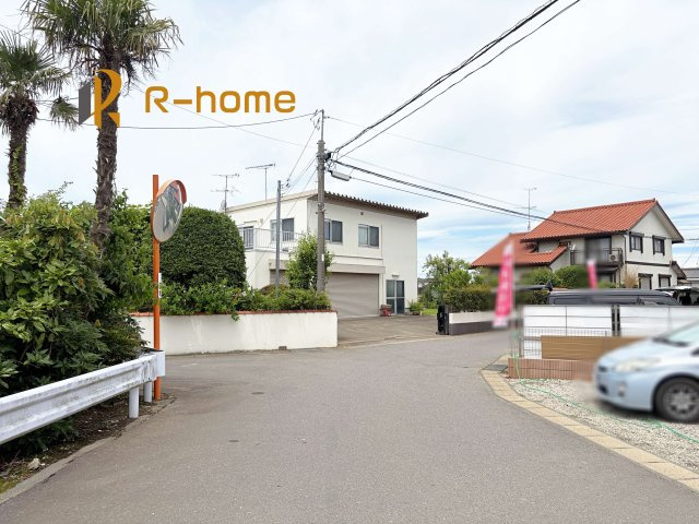 第1常総市収納谷　新築戸建て　1号棟の前面道路含む現地写真|『今から見たい！』大歓迎です♪
お気軽にＲ－ｈomeまでお問い合わせください。