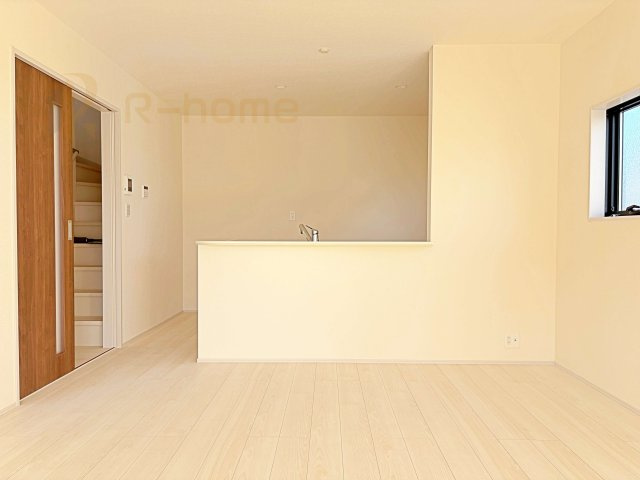 第1常総市収納谷　新築戸建て　1号棟のキッチン|リビングで遊ぶお子様にも目が届くカウンターキッチン！