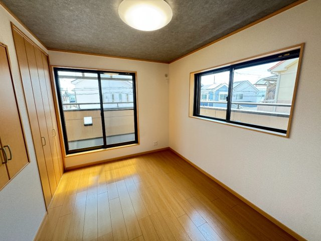 堺市西区鳳西町２丁の洋室