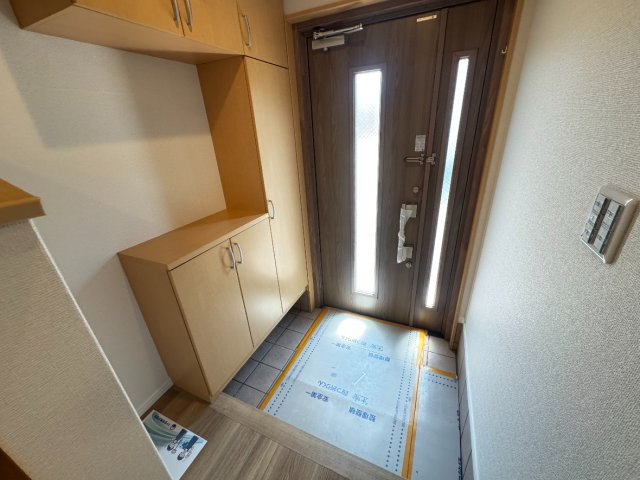 堺市西区鳳西町２丁の玄関