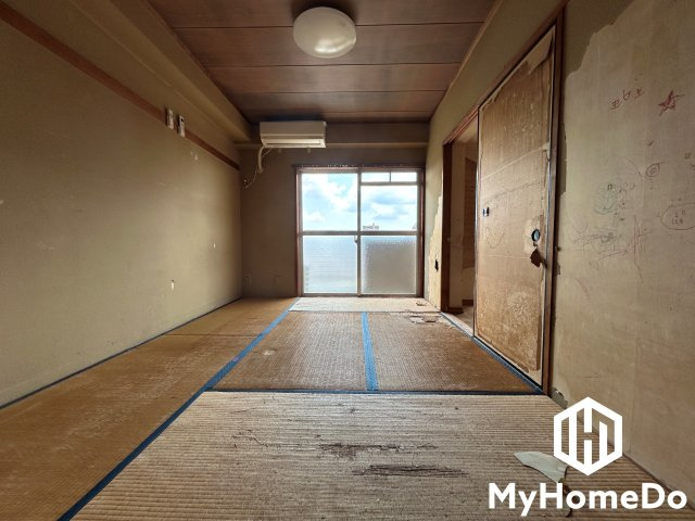 天王マンションの玄関