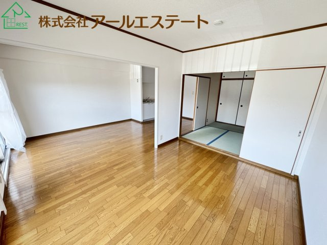 加古川グリーンシティD棟　　JR「加古川駅」徒歩13分の居間・リビング