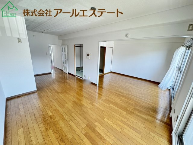 加古川グリーンシティD棟　　JR「加古川駅」徒歩13分の居間・リビング