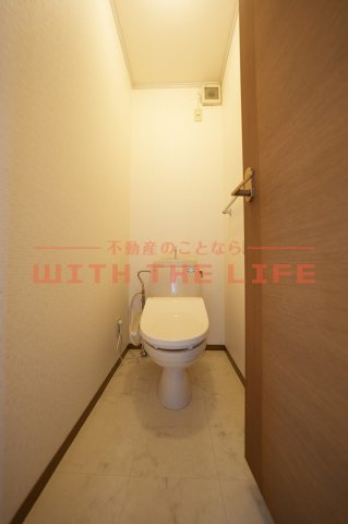 ハイ・フラワーコーポ【10,000円キャッシュバック対象物件】のトイレ|コンパクトで使いやすいトイレです
