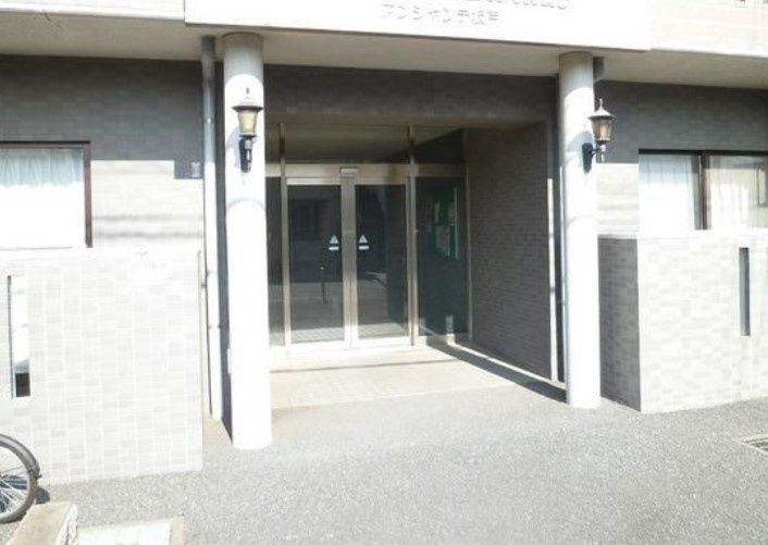 アンシャンテ坂戸のエントランス