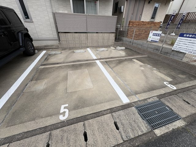 マルベリー甲南山手の駐車場