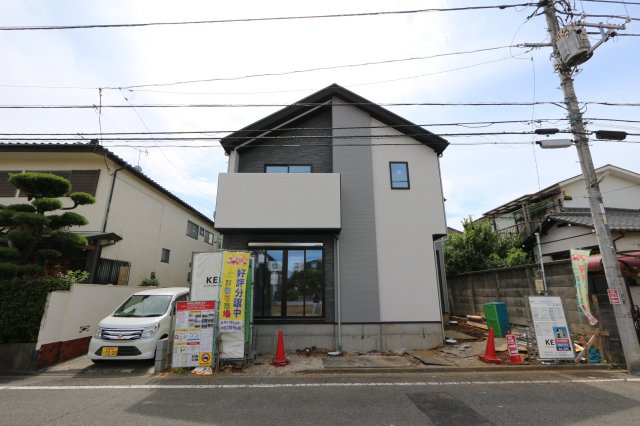 【LIGARE】 東大和市南街13期の外観|小・中学校まで徒歩4分以内、公園まで徒歩1分、
保育園まで徒歩10分の子育て世帯に嬉しい環境