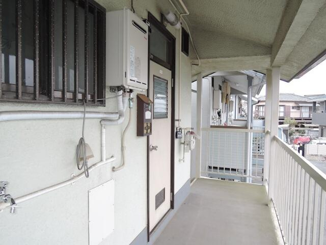 下島荘　Ｄ棟のロビー|玄関前
