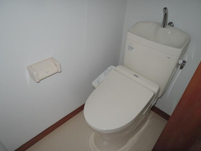 下島荘　Ｄ棟のトイレ|トイレには快適な温水洗浄便座付