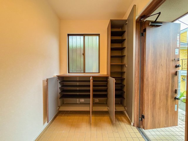 青葉区新石川3丁目戸建の玄関|きれいな玄関です