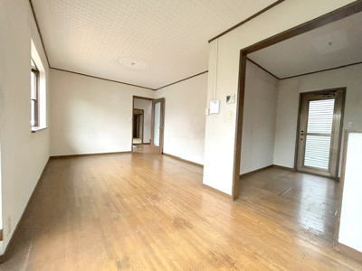 【居間・リビング】 | 枚方市伊加賀西町 戸建 | 家族団らんのひと時をお過ごしください。