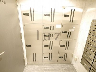 ショウケンレジデンス横浜野毛山公園のその他共用部分|宅配ボックス完備でご帰宅が遅くても安心です☆