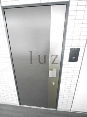 ショウケンレジデンス横浜野毛山公園の玄関