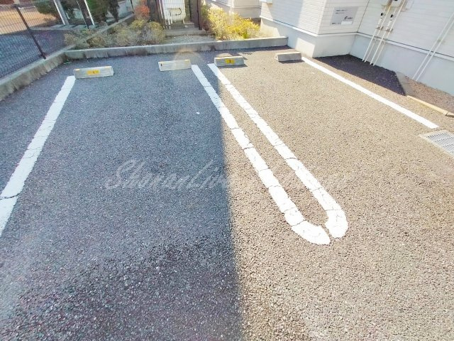マーガレットヒルAの駐車場