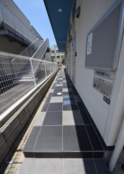 千葉市稲毛区天台２丁目のアパートのロビー