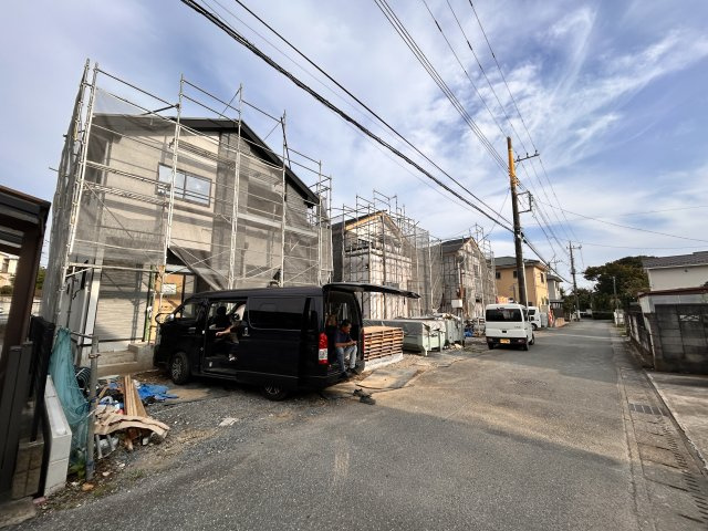 【LIGARE】宇都宮市石井町 第6期 全3棟の前面道路含む現地写真|〇分譲地〇
西側私道に面した全3邸。全区画駐車３台可能！学校、スーパー、公園が身近に揃う、子育て応援のロケーション♪宇都宮駅へのバスアクセスも良好。暮らしやすさと子供の安全を叶える全３区画です。