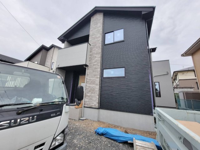 【LIGARE】宇都宮市石井町 第6期 全3棟の外観|〇3号棟　只今建築中〇
全3棟それぞれ個性あふれる内装カラー＆間取りをご用意しております♪
今なら生活スタイルや自分好みに合った建物をお選びいただけます☆
※2026年10月撮影