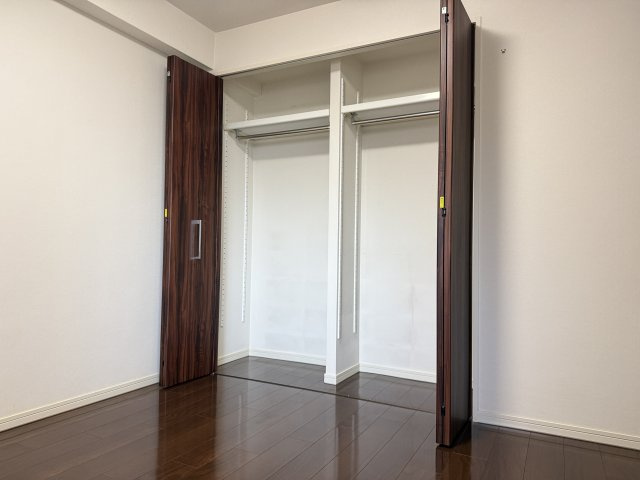 クレアガーデン東雲テラスの収納|各個室に備わった収納は、趣味の道具や書類の整理に重宝します。