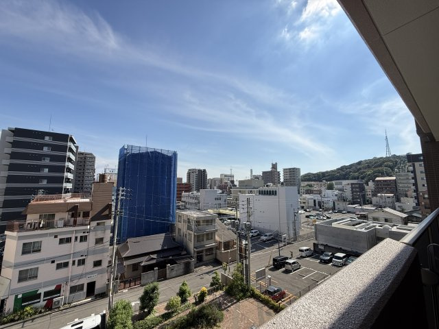 クレアガーデン東雲テラスの展望|南側に大きく開かれた視界は、圧迫感がなく室内に心地よい開放感をもたらします。