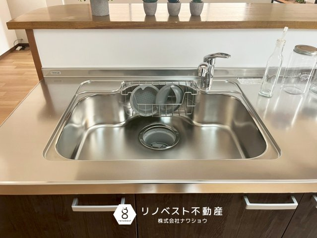東大阪市末広町のキッチン|【リノベスト不動産】女性スタッフ・男性スタッフ共に活躍中！
