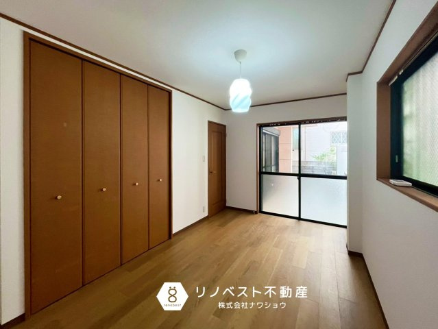 東大阪市末広町の洋室|約8帖の洋室(1階)
こちらは大容量のクローゼット付きで、寝室やゲストルームにおすすめ◎