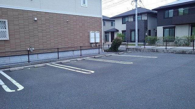 Ｓｏｎｅ　ＡｐａｒｔｍｅｎｔＣの駐車場|カースペースがあります