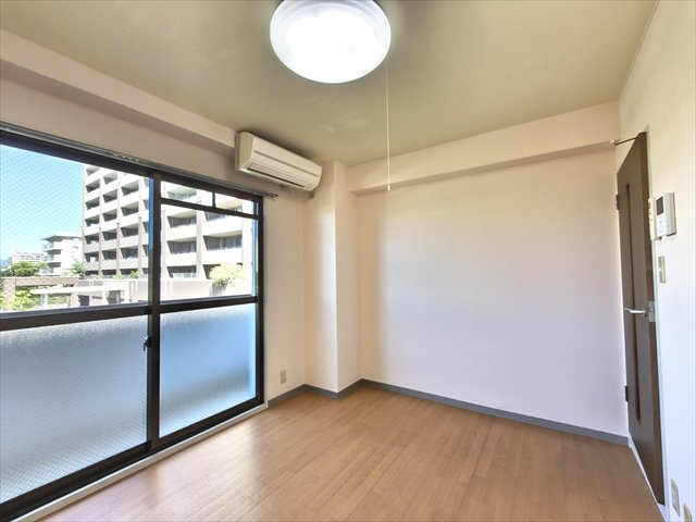 ジュネス芦屋の居間・リビング