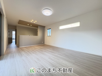 【居間・リビング】 | クライン古河市雷電町第2期　 | 窓が多く明るいリビングスペース☆ご家族の団らんを明るい日差しがが照らします☆
