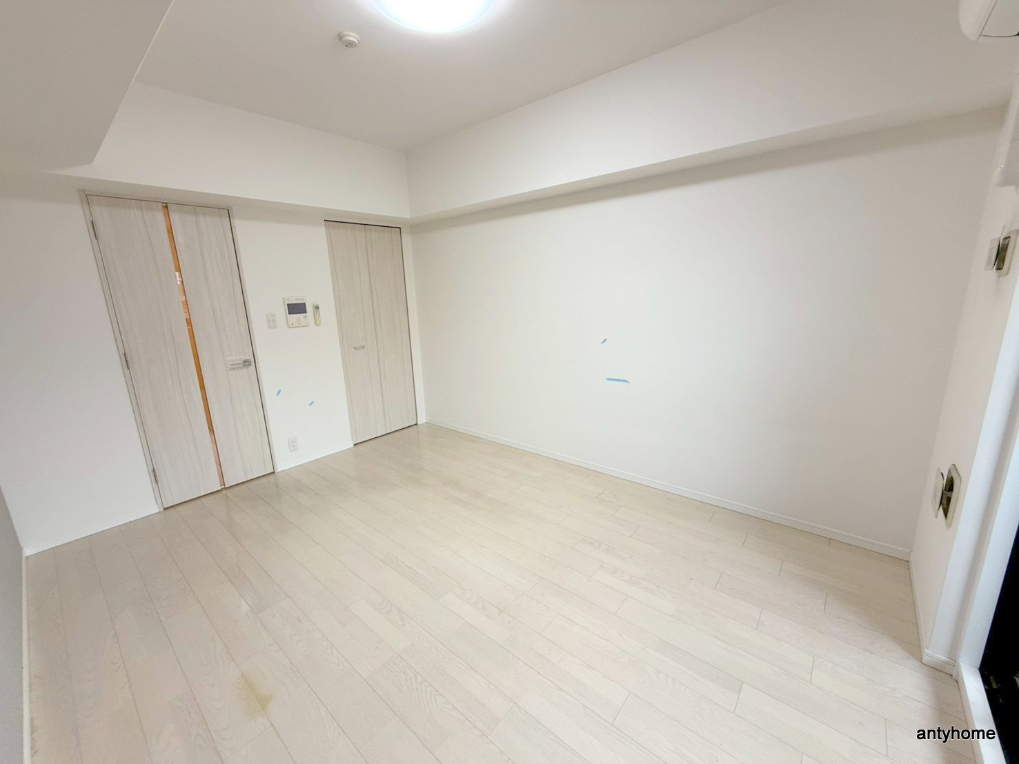 S-RESIDENCE緑橋駅前　仲介手数料無料の居間・リビング