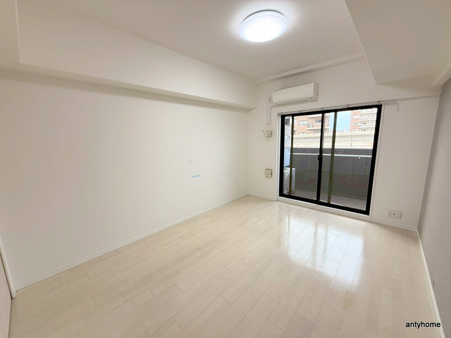 S-RESIDENCE緑橋駅前　仲介手数料無料の居間・リビング