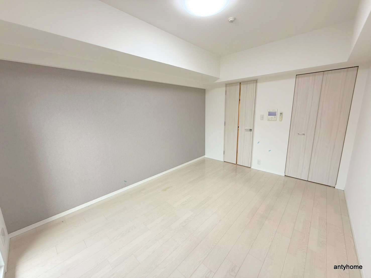 S-RESIDENCE緑橋駅前　仲介手数料無料の居間・リビング