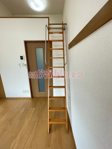 ストーンヒルズCの内装|明るい室内です