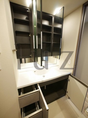 クレヴィア横浜沢渡の洗面所