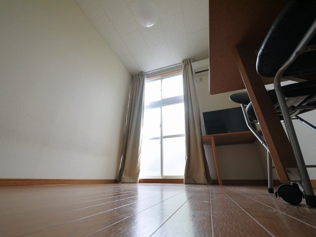レオパレスＡｄｖａｎｃｅ富雄の洋室|スタンダードな洋室です
