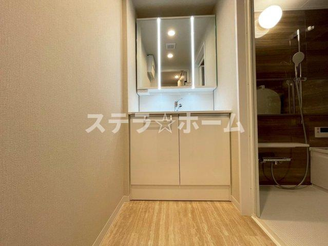 新北野第2コーポ西棟の独立洗面台|朝の身支度には欠かせない独立洗面化粧台