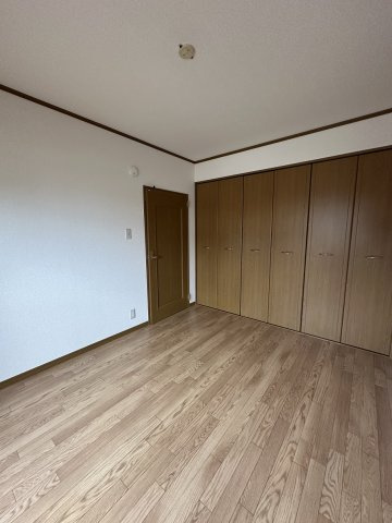 クオリティタウン上野　参番館の洋室|退去前のため同型他号室の写真を掲載しています。