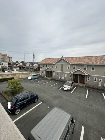クオリティタウン上野　参番館の駐車場|退去前のため同型他号室の写真を掲載しています。