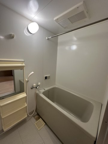 クオリティタウン上野　参番館の浴室|退去前のため同型他号室の写真を掲載しています。
