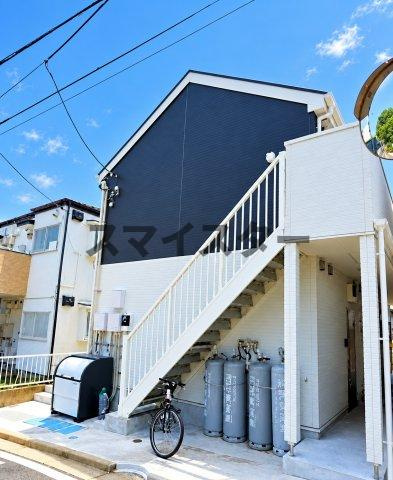 柏市高柳のアパートのエントランス