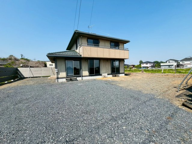 栃木市藤岡町甲 リフォーム物件　の外観|広いお庭でBBQや家庭菜園を楽しむことができます♪
2026年5月撮影