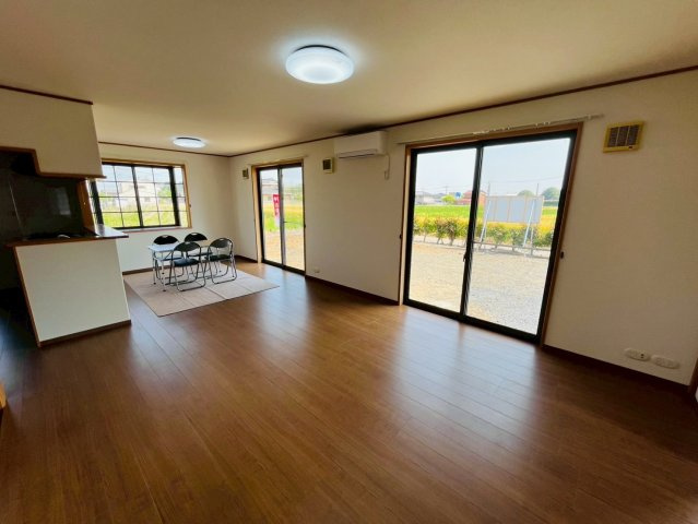 栃木市藤岡町甲 リフォーム物件　の居間・リビング|〇リビング〇
窓から明るい日差しが差し込みます♪
2026年5月撮影