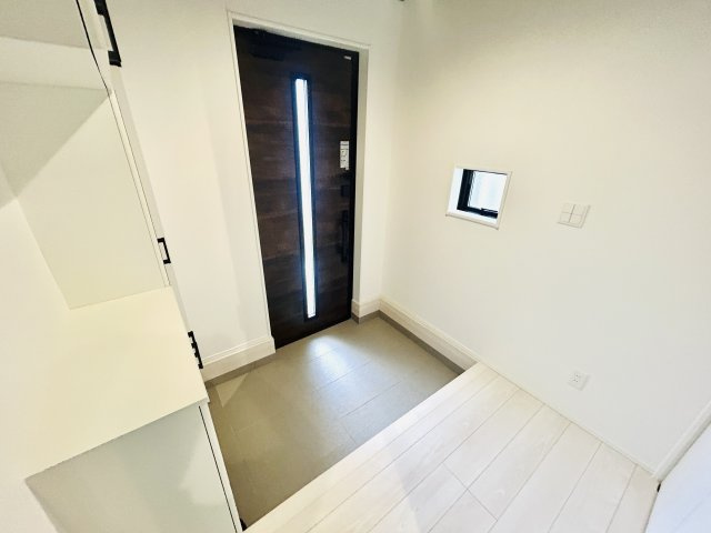 グラファーレ八千代市大和田新田２６期の玄関
