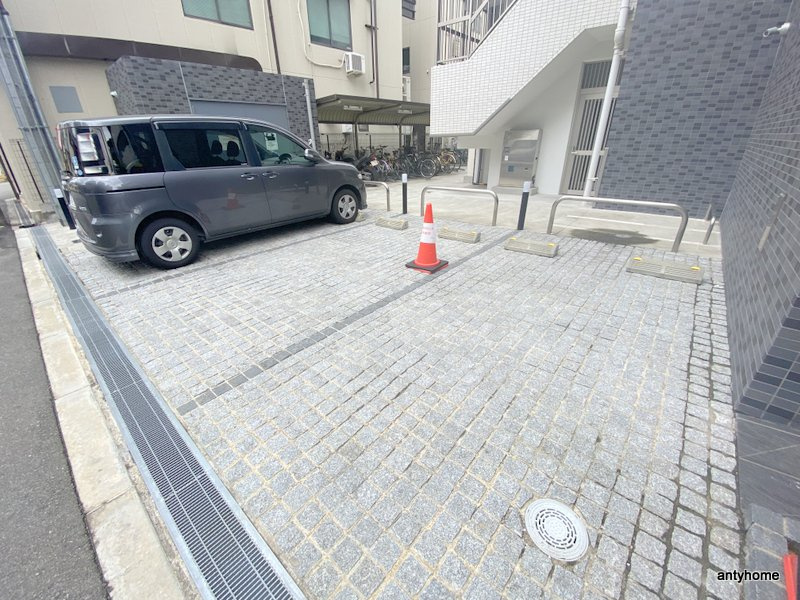 ライブカーサ上新庄　仲介手数料無料の駐車場