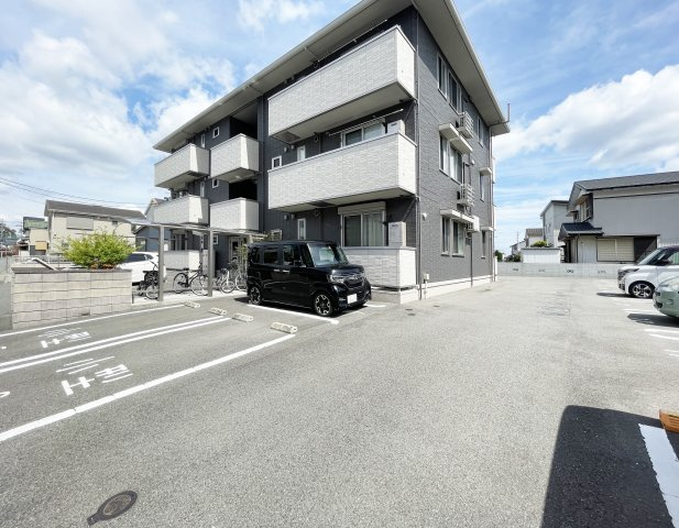 フィオーレ南二軒屋の駐車場