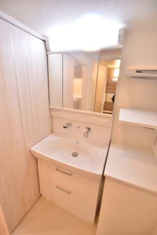 大阪市都島区内代町１丁目の賃貸マンションの洗面所