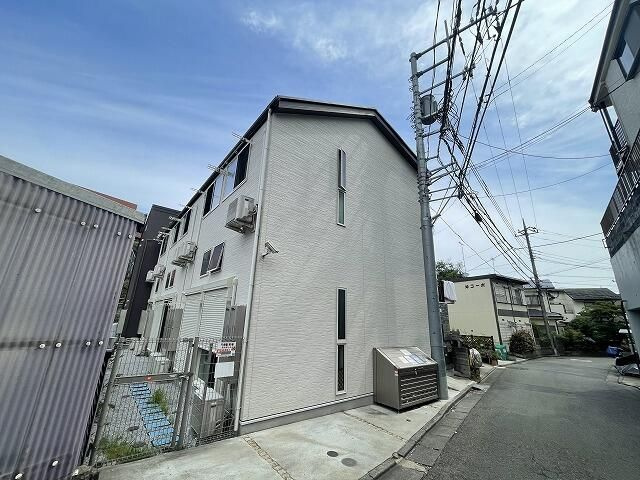 川崎市多摩区西生田３丁目のアパートの外観