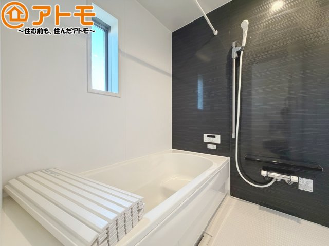 【浴室】 | 清水区北矢部町第6　新築戸建　3号棟 | 浴室乾燥などの機能も充実♪ユニットバスはお掃除もしやすく家事の手間も軽減！窓は湿気をこもらせません！