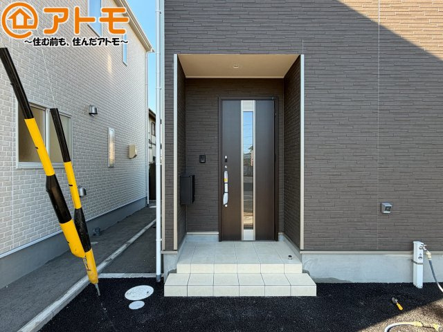 【玄関】 | 清水区北矢部町第6　新築戸建　3号棟 | 落ち着いた色合いの玄関はダブルロックで防犯性に優れた仕様になっています♪