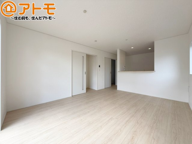 【居間・リビング】 | 清水区北矢部町第6　新築戸建　2号棟 | 家族団らんのイメージは、リビングを思い浮かべませんか？リビングこそ広々としたお部屋が良いですね♪